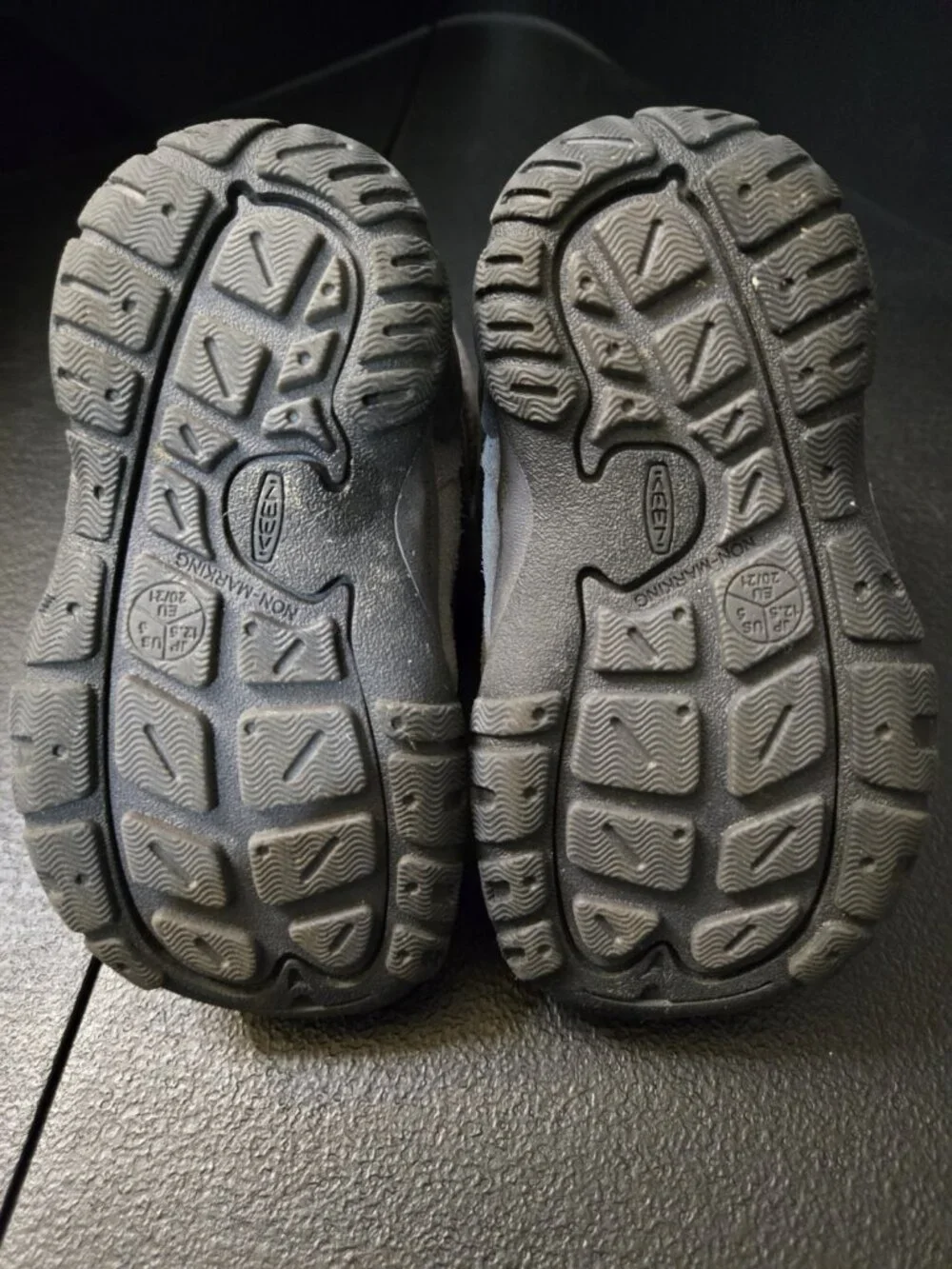 KEEN Kids Knotch Chukka Boots Size 5 Grey/Purple NIB
